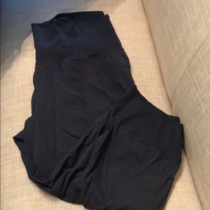 Lululemon Cropped Jogger 🍋